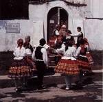 25. nneplyesen kiltztt fiatalok. Zengvrkony (Baranya megye). Lantos Mikls felvtele, 1980