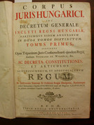 A  Magyarország legfontosabb törvénytára volt évszázadokon keresztül, 1848-ig nyolc kiadást ért meg. A könyvtárnak ez a példánya  1779-ben jelent meg.